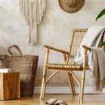 Massale houtbewerking en design: rotan stoelen als voorbeeld van producten gemaakt voor de massa's