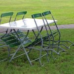 Metalen tuinstoelen als tuinaccessoires voor een stijlvolle buitenruimte