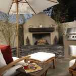 Aluminium loungeset in moderne tuin met comfortabele zitplekken en stijlvol design