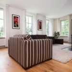 Woning styling voor verkoop - nette woonkamer met professionele interieurfotografie presentatie