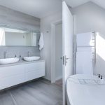 Verschillende badtypen voor in de badkamer, inclusief vrijstaande, ingebouwde en instapbaden met diverse designs