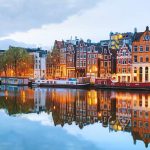 Moderne woningbouw in Amsterdam met aandacht voor historische architectuur en duurzame verbouwingtechnieken