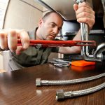 Loodgieter voert reparatie uit - vind een goede loodgieter door aanbevelingen en reviews