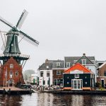 Vergelijking van methoden om een geërfd huis te verkopen: opkoper, makelaar, zelf verkopen of veiling