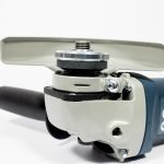 Verschillende types bouwgereedschap en machines beschikbaar voor huur door aannemers, inclusief rolsteigers en grondverzetmac