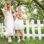 Voorbeeld van een maatwerk tuinhek dat perfect aansluit op de tuin met klassieke houten look en strakke afwerking