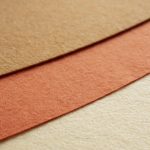 Collectie stijlvolle en duurzame vloeroplossingen met PVC en laminaat vloeren in verschillende patronen en kleuren bij LAB21