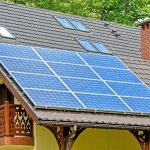 Infographic over de complete gids voor 8 zonnepanelen met informatie over installatie, kosten en rendement