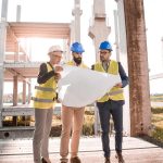 Demontabel bouwen met prefab-componenten en gerecyclede materialen voor duurzame, flexibele gebouwen