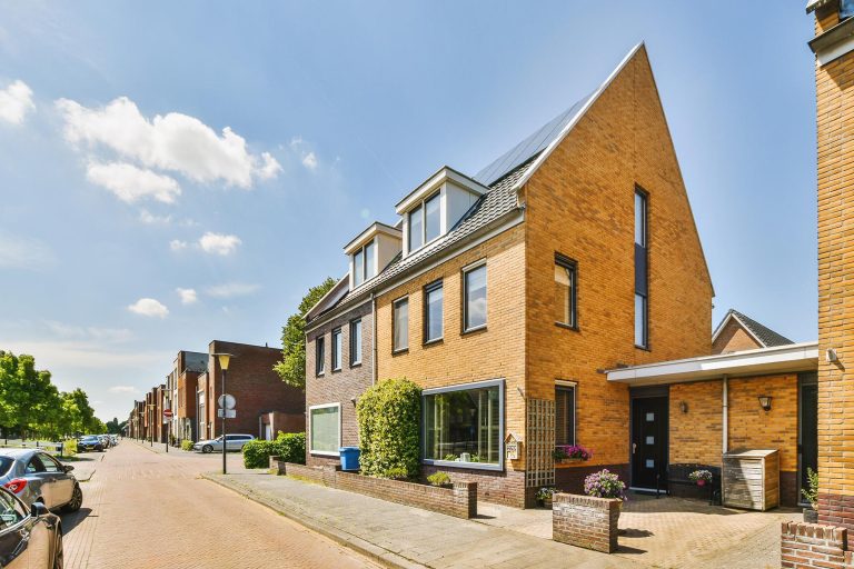 Dakcoating als effectieve beschermingslaag tegen lekkages en weersinvloeden voor duurzaam dakonderhoud