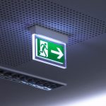 Illustratie van brandbeveiliging bedrijven met brandmeldinstallatie en ontruimingssysteem componenten