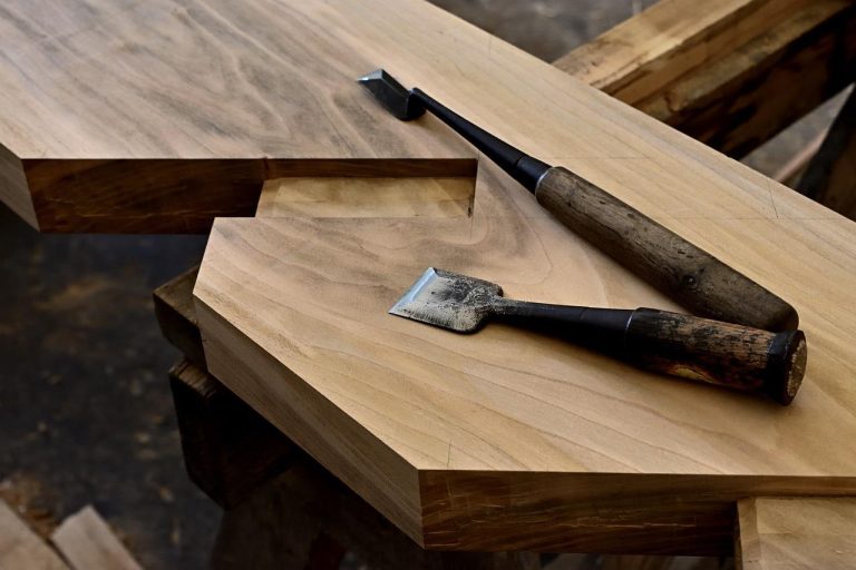 Hoe je de juiste timmerman voor kasten op maat en renovatieprojecten kiest