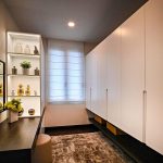Voorbeeld van een kast op maat in modern interieur met optimale ruimtebenutting