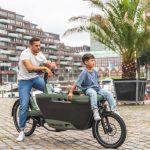 Lovens bakfiets met innovatief design en elektrische ondersteuning voor veilig familietransport