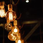 Elektraproblemen kunnen veilig zelf worden opgelost of vereisen een professionele elektricien afhankelijk van de storing