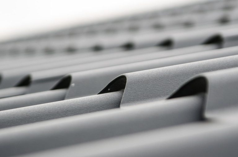Damwand dakplaten in verschillende kleuren en afwerkingen voor industriële en residentiële bouwprojecten