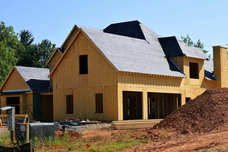Woning met dakcoating vs. dakvervanging - vergelijking van kosten en voordelen voor dakonderhoud en renovatie