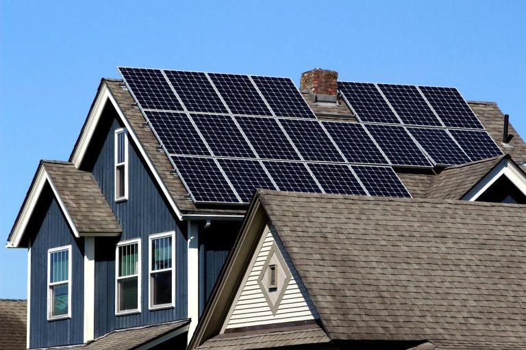 Thuisbatterij systeem voor zonnepanelen opslag en energiebeheer thuis