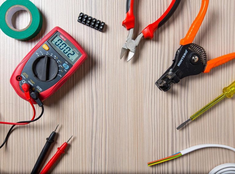 Professionele elektricien in Delft voert veilige elektrische werkzaamheden uit volgens NEN-normen voor woningen en bedrijfspa