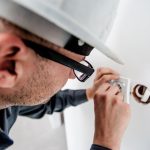 Professionele elektricien Drachten voert veilige elektrische installatie en onderhoud uit aan groepenkast en stopcontacten