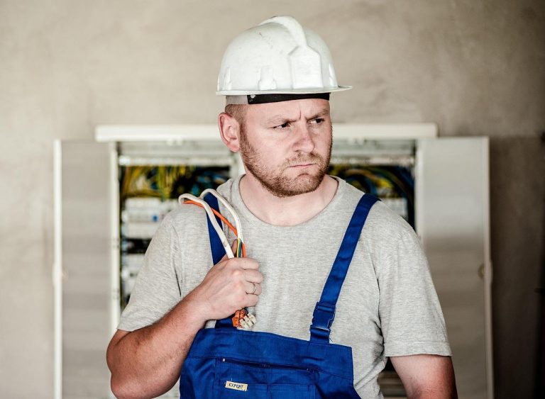 Elektricien Reusel voert veilig elektriciteitswerk uit met professionele apparatuur en vakmanschap