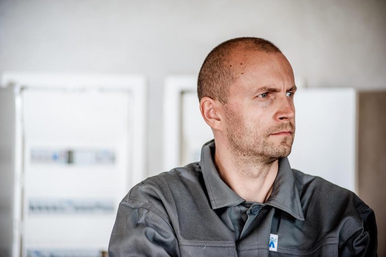 Elektricien Rijssen werkt aan elektrische installatie met vakmanschap en veiligheid