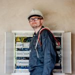 Elektricien Emmen voert veilige reparatie uit aan elektrische installatie