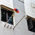 Schone bakstenen gevel zonder groene aanslag, mos of vuil - resultaat van professionele zelf gevelreiniging